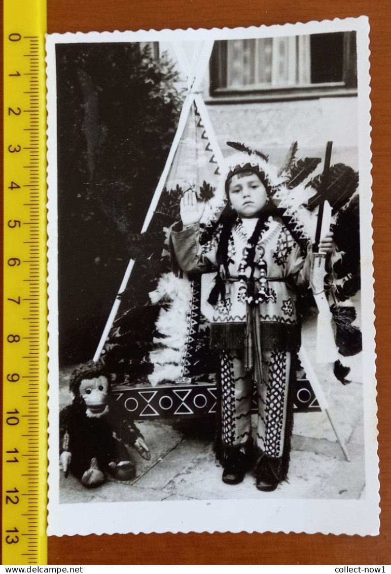 #11    Anonymous Persons - Enfant Child - Boy Garcon In Indian Costume In Front Of The Tent - Anonieme Personen