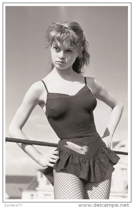 Sexy BRIGITTE BARDOT Actress PIN UP PHOTO Postcard - Publisher RWP 2003 (97) - Künstler