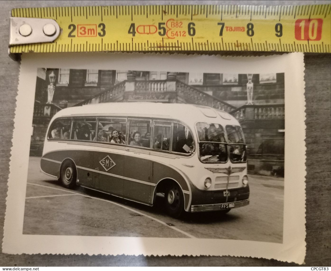 Autocar Années 50 - Angleterre ? Photographie Originale - Noir Et Blanc - Marque Du Véhicule à Déterminer - BEDFORD ? - Auto's