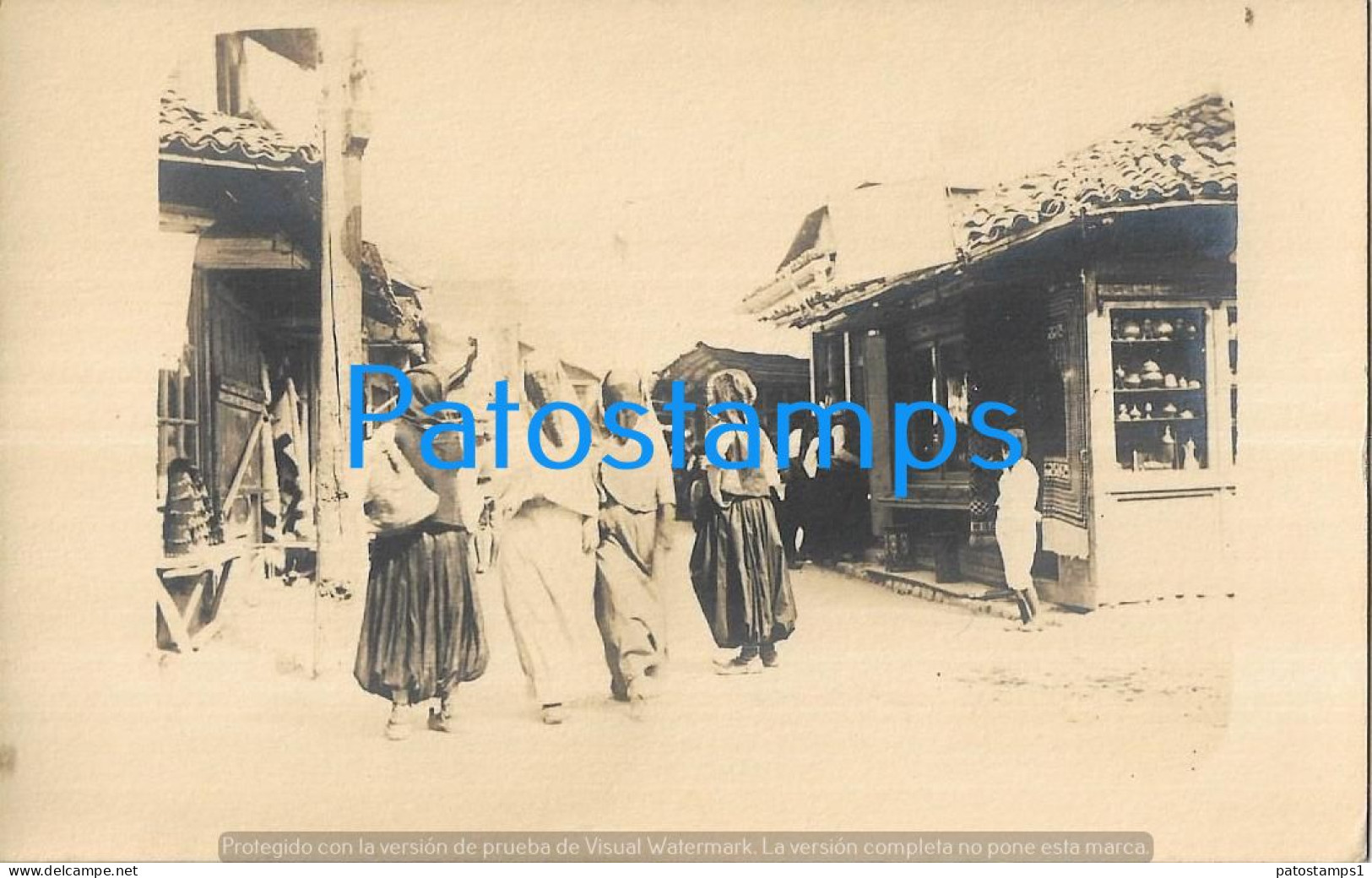 226138 BOSNIA & HERZEGOVINA SARAJEVO COSTUMES WOMAN'S IN STREET POSTAL POSTCARD - Bosnië En Herzegovina