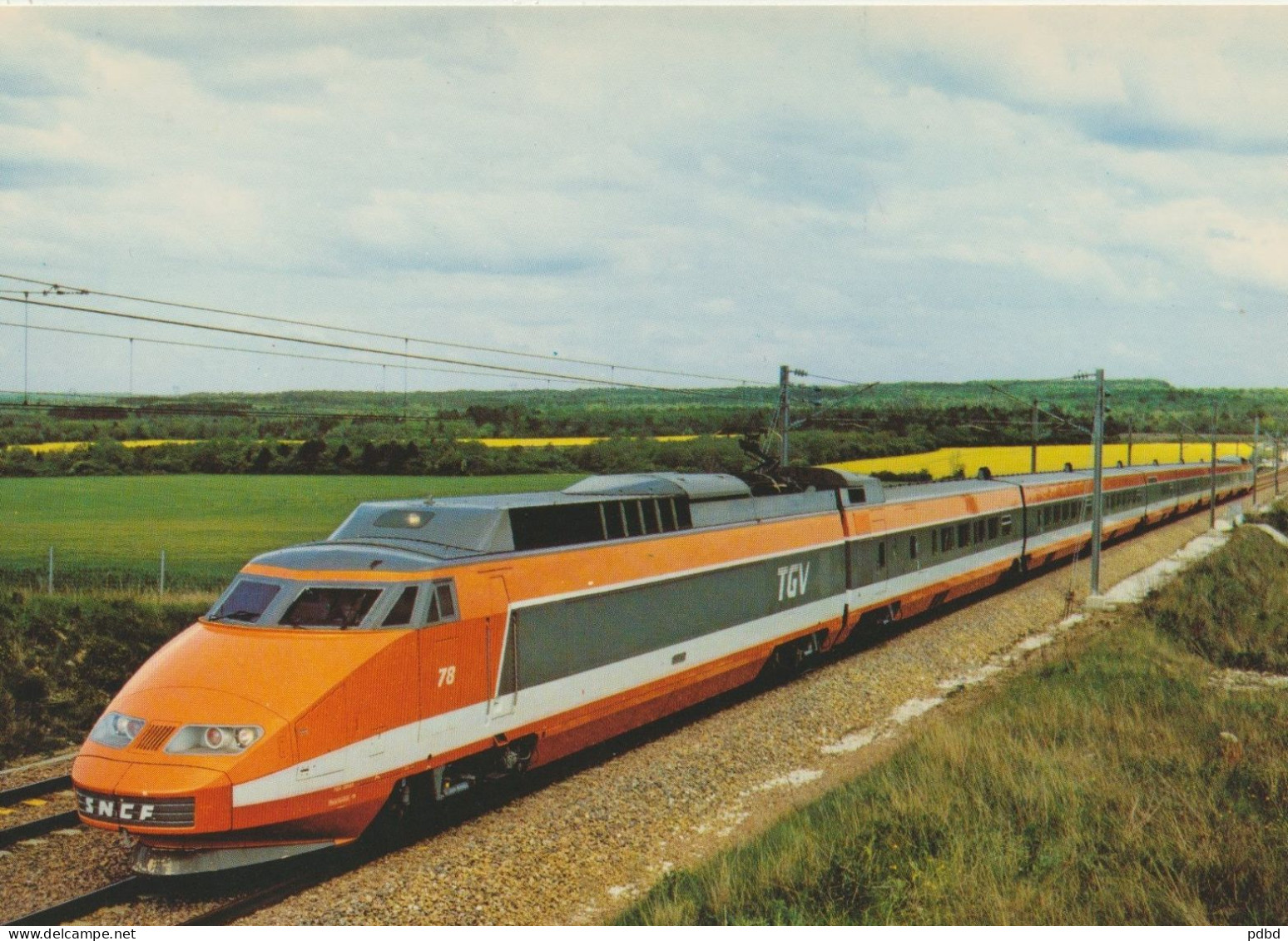 TGV 82 . Sud-Est . En Ligne . Tirage SNCF . Photo P Olivain . - Trains