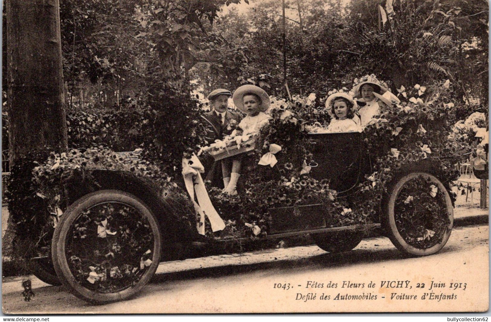 SELECTION -  VICHY  -  Fêtes Des Fleurs 22 Juin 1913.défilé Des Automobiles . Voiture D'enfants - Vichy