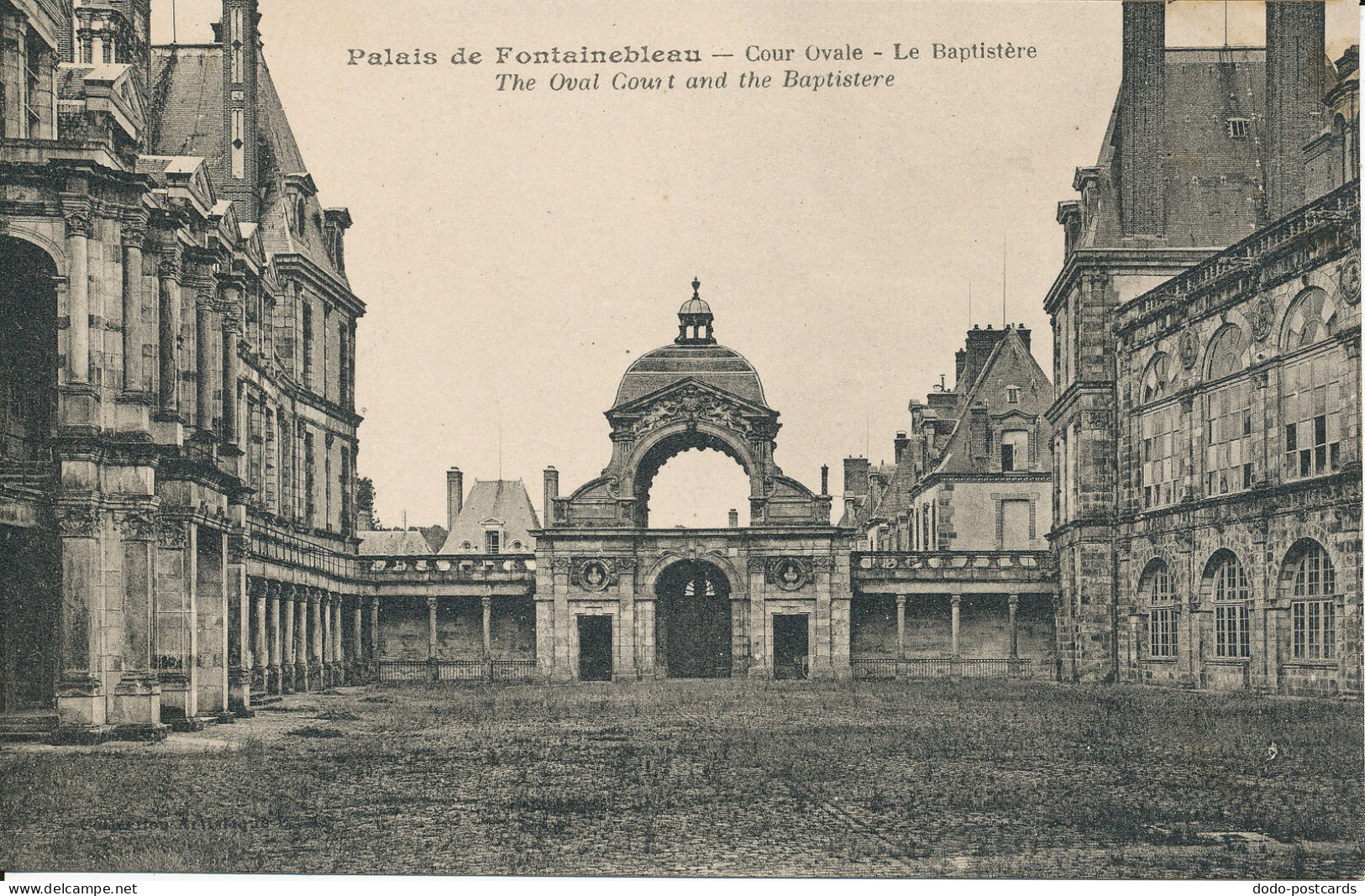 PC39324 Palais De Fontainebleau. The Oval Court And The Baptistere. L. Menard - Monde