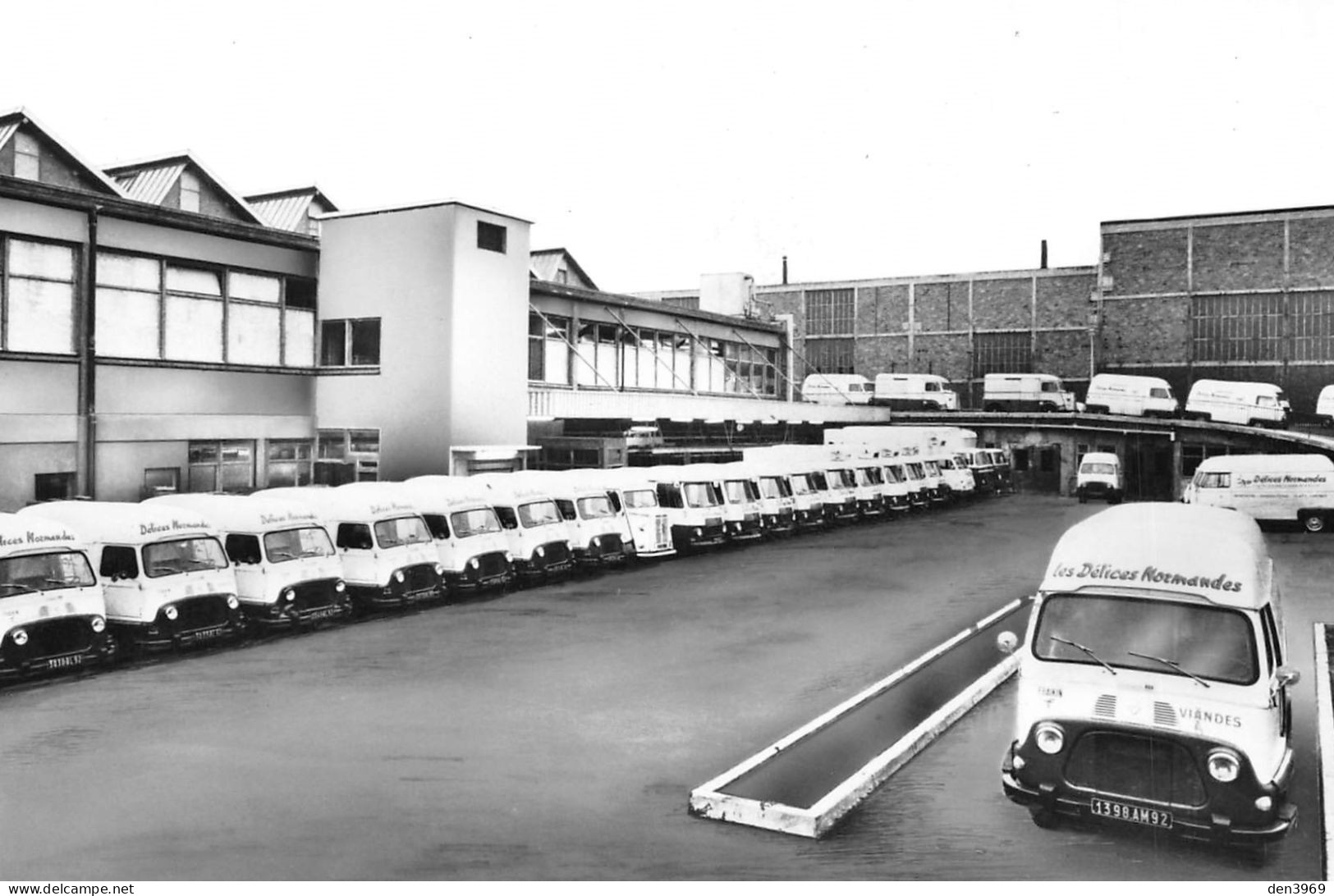 La COURNEUVE (Seine-Saint-Denis) - Délices Normandes, 171 Avenue Paul Vaillant Couturier - Flotte De Fourgons (2 Scans) - La Courneuve