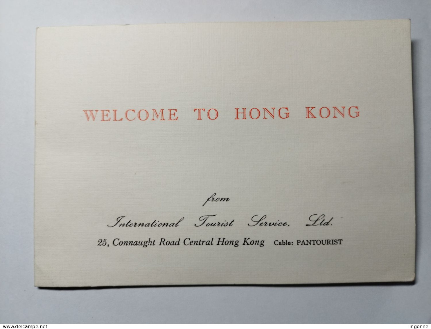 Carte Postale Photo Prise à L'aéroport WELCOM TO HONG KONG Avec Sa Pochette (organisation Mondiale De La Santé) - Asien