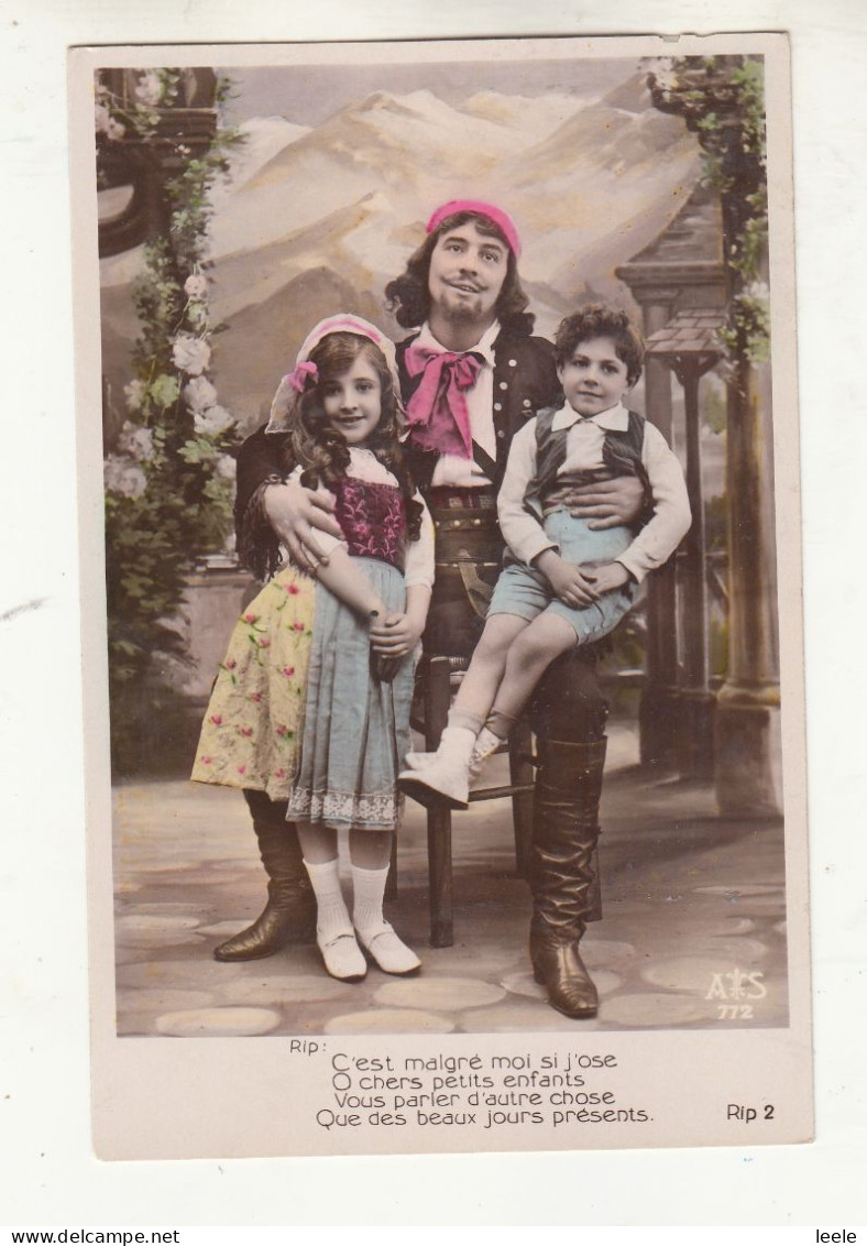 CM58. Vintage French Greetings Postcard. Man With His Children. - Groupes D'enfants & Familles