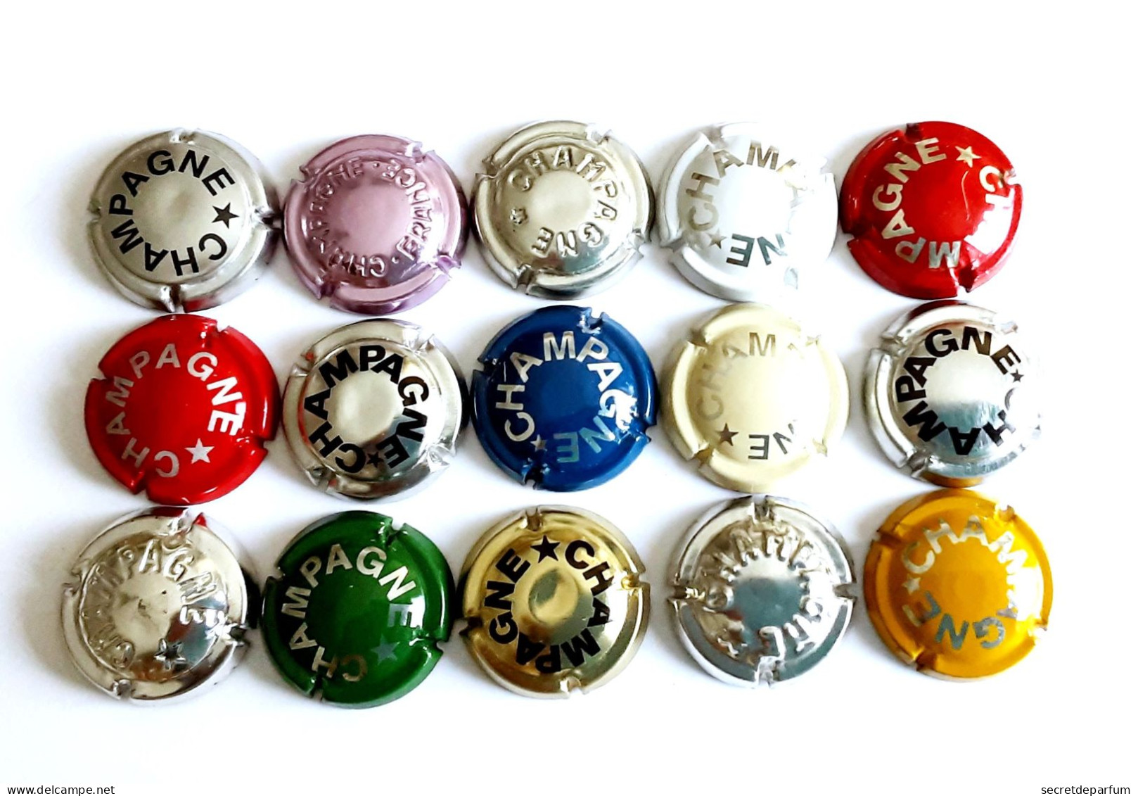 LOT De 15 Capsules Ou Plaques De Muselet CHAMPAGNE Générique  DIFFERENTES - Collections