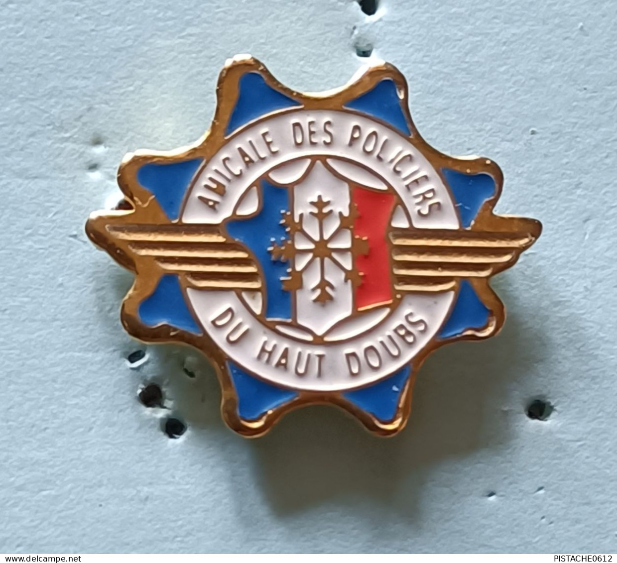 Pin's Amicale Des Policiers Du Haut Doubs Flocon Neige Signé Euralia - Policia