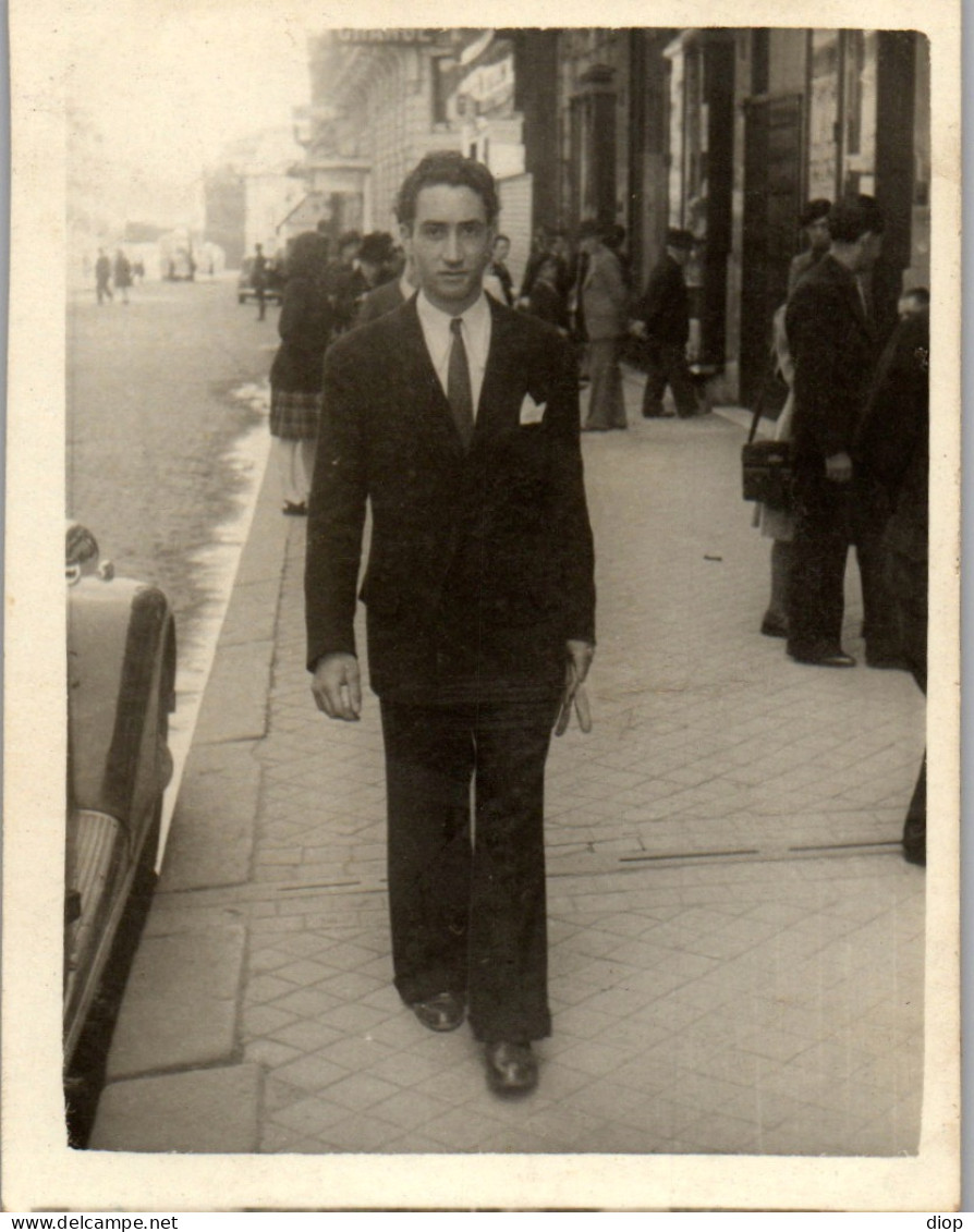 Photographie Photo Vintage Snapshot Photographe De Rue Marche Homme Mode - Anonieme Personen