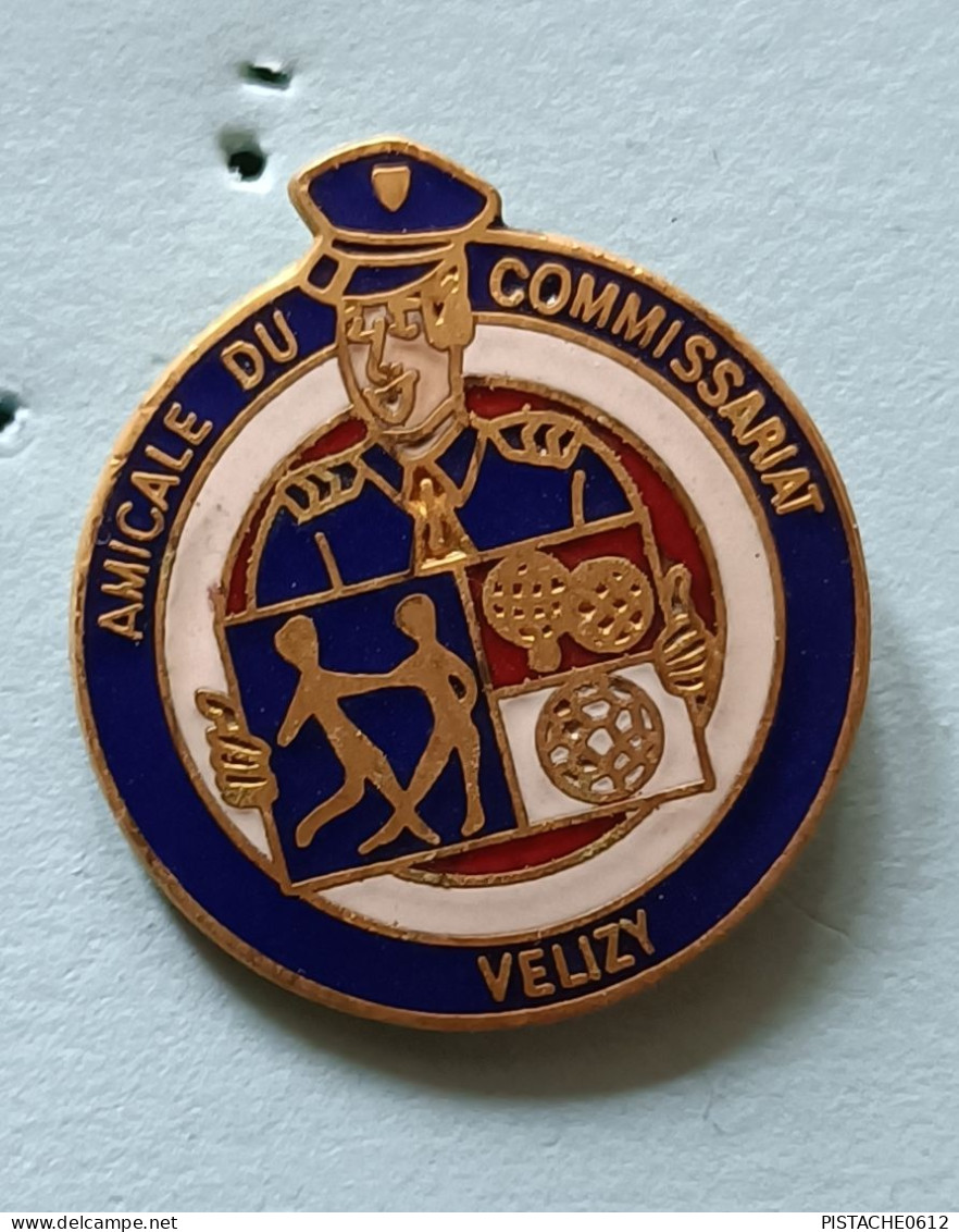 Pin's Amicale Du Commissariat Velizy - Police