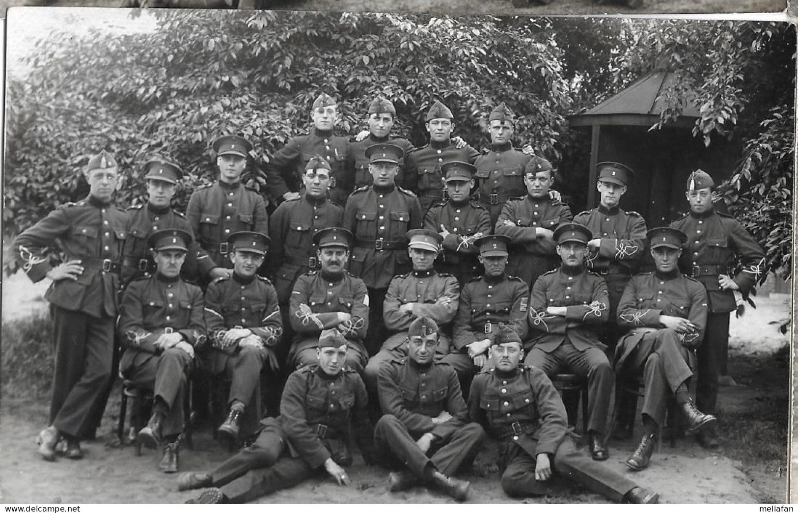 BH60 - PHOTO CARTE - SOLDATS BELGES VERS 1925 - GROUPE DE SOUS OFFICIERS - Regimientos