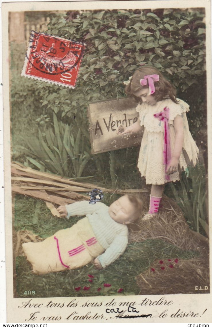 ENFANTS. CPA.. FILLETTE. " ELLE VEUT ACHETER UN BEBE POUR SA MAMAN AVEC L'ARGENT DE SA TIRELIRE" .ANNEE 1907 + TEXTE - Cartes Humoristiques