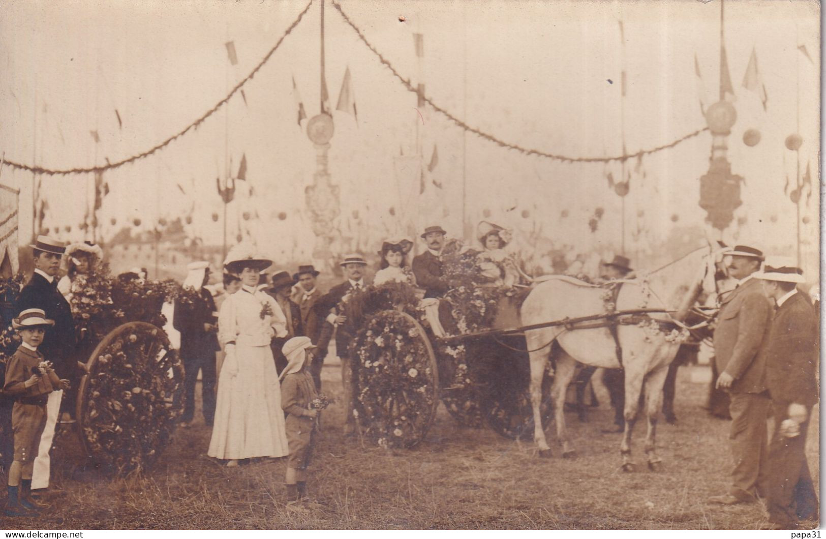 Manifestation Fête,Chars Fleuris  Carte Photo - A Identifier