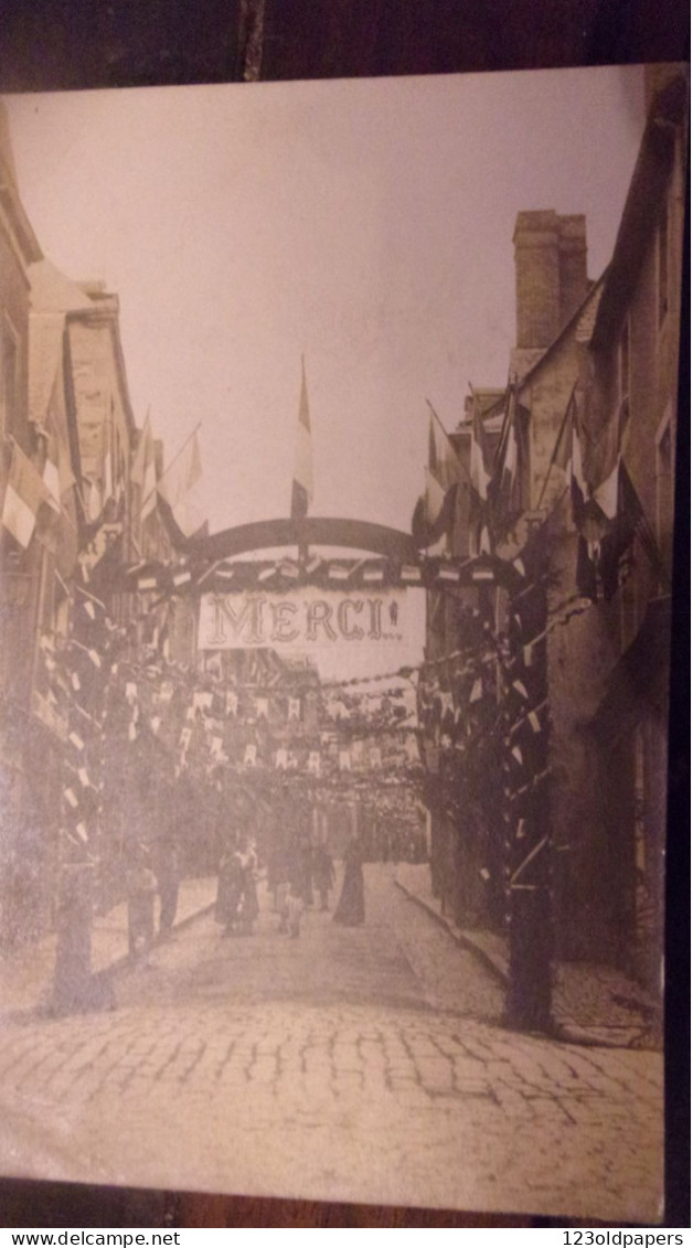 53 CARTE PHOTO MAYENNE RUE 1919 PORTIQUE MERCI ENVOI WWI LOUIS RAPHAEL 130 EME REG INF CONDUCTEUR AU CRCHR - Mayenne