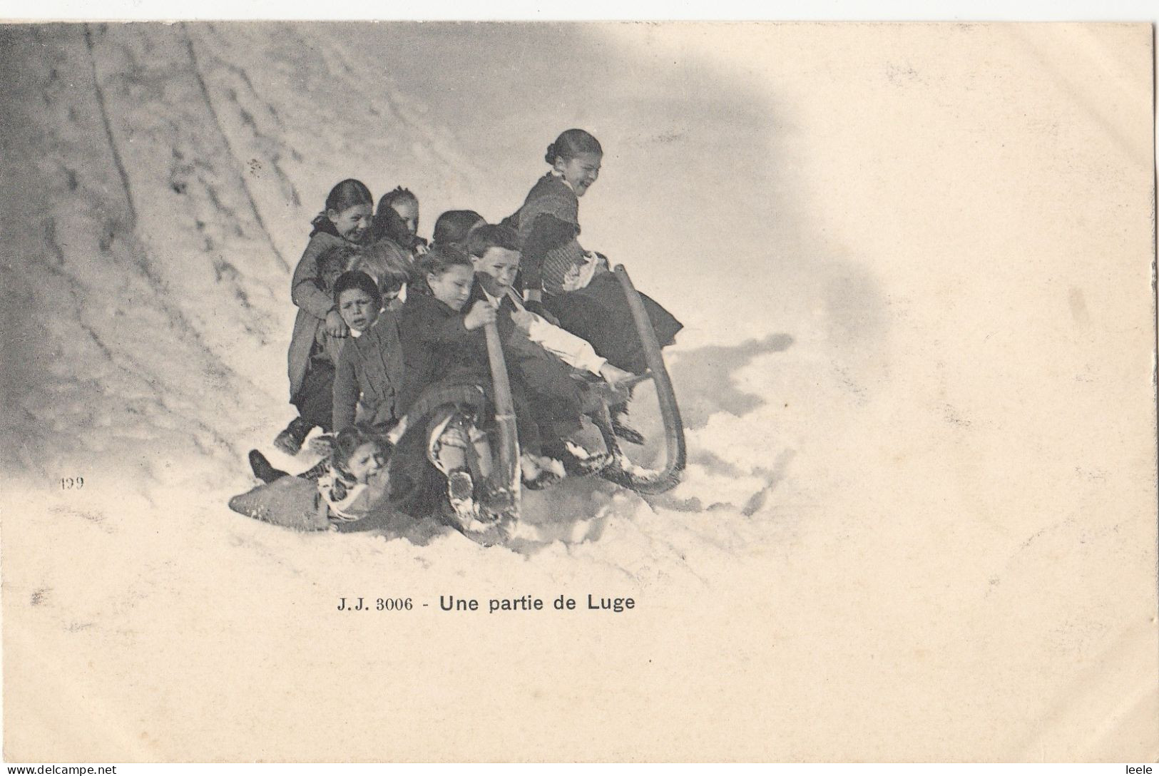 CN21.Vintage Postcard. A Tobogganing Party Of Children .Une Partie De Luge. - Grupo De Niños Y Familias