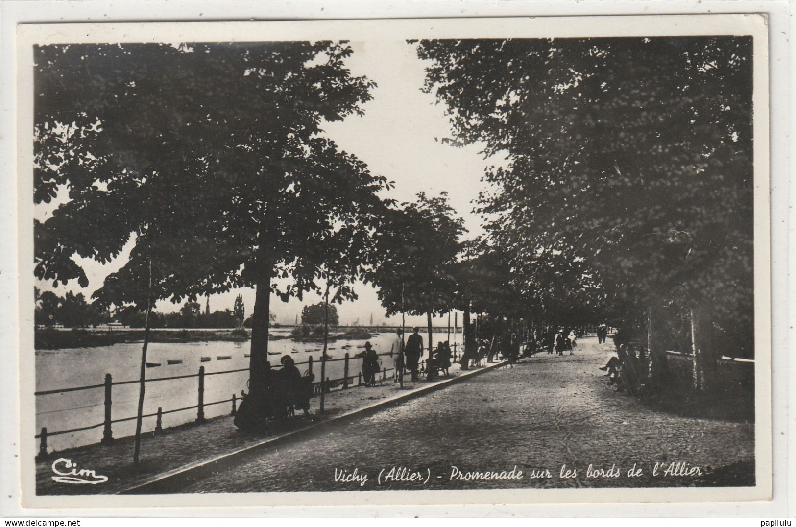 109 DEPT 03 : édit. Morturier : Vichy Promenade Sur Les Bords De L'Allier - Vichy