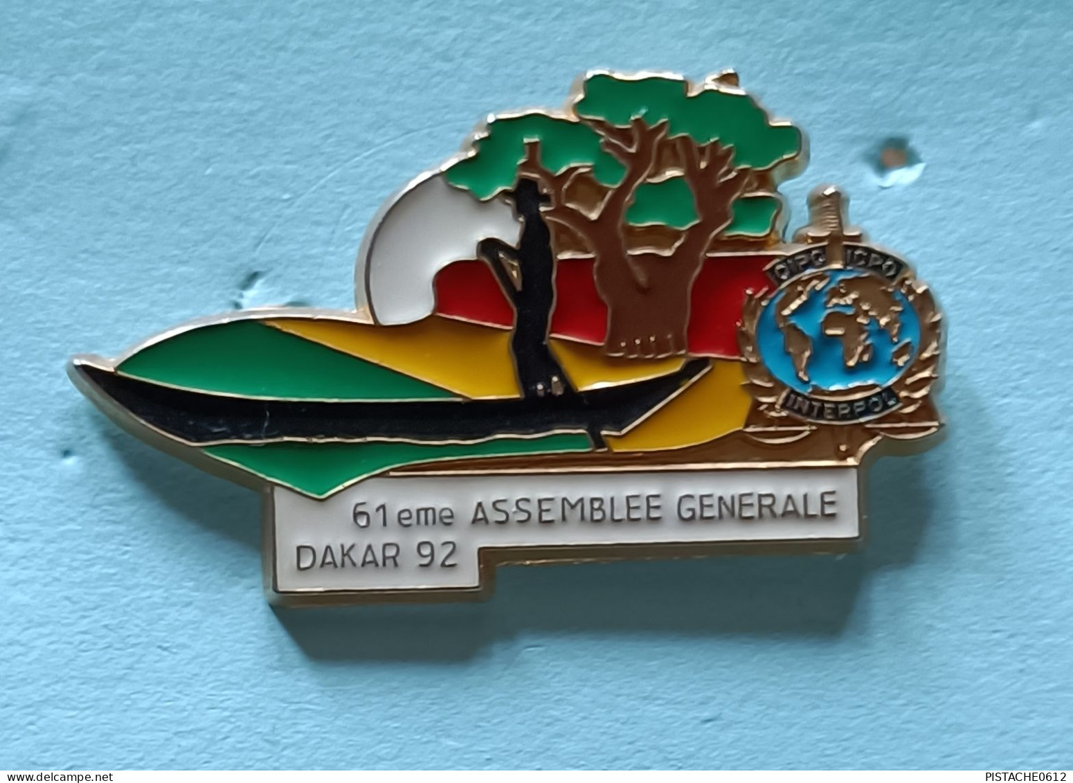 Pin's OIPC ICPO Interpol 61eme Assemblée Générale Dakar 92 Barque Bateau Signé Presti France - Policia