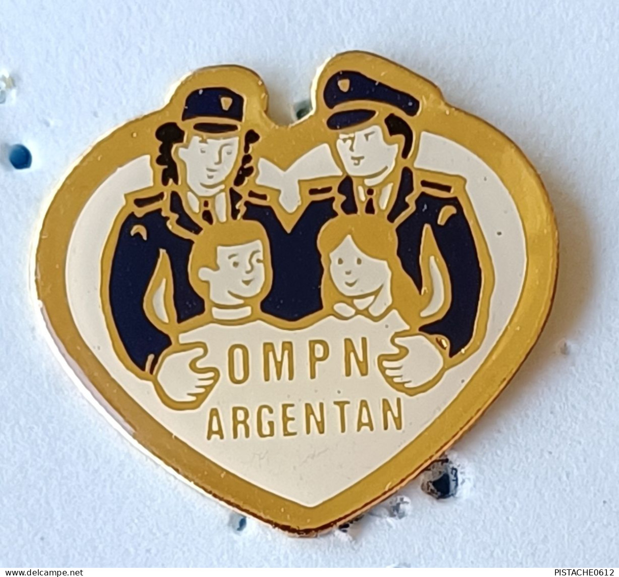 Pin's OMPN Argentan Police Orphelinat Mutualiste De La Police Nationale - Policia