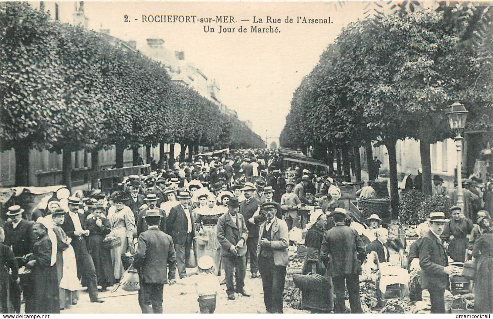 17 ROCHEFORT SUR MER. Jour De Marché Rue De L'Arsenal 1928 - Rochefort