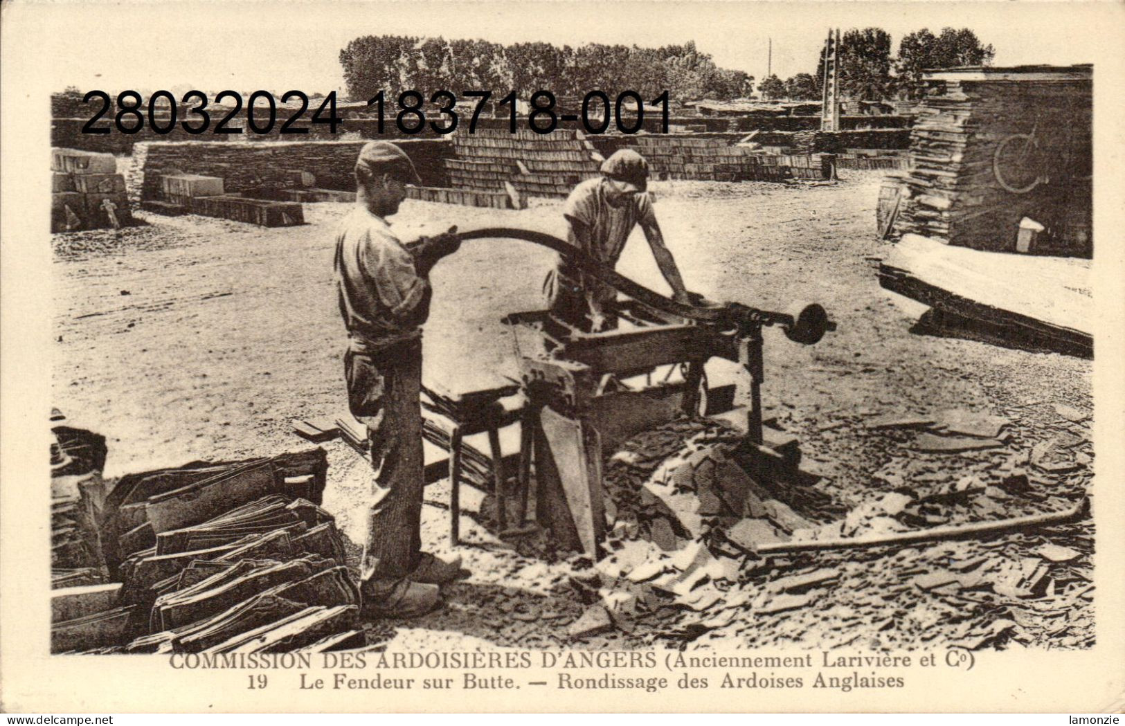 Ardoisières D' ANGERS . Cpsm - "Le Fendeur Sur Butte. Rondissage Des Ardoises Anglaises"... (scans Recto-verso) - Angers