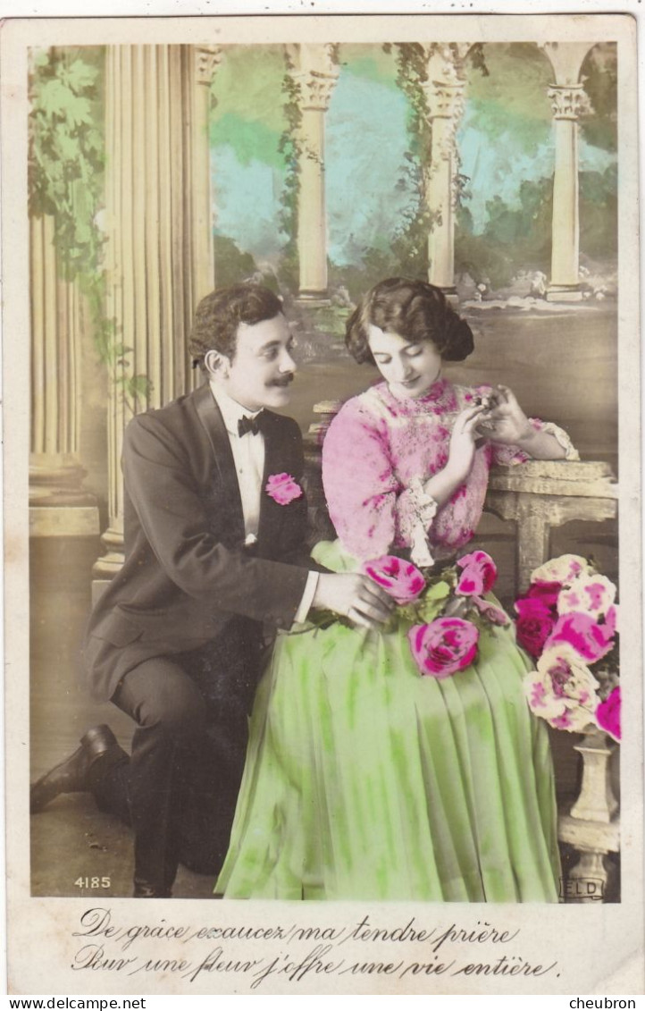 COUPLES. CPA FANTAISIE BRILLANTE.. COUPLE. " DE GRACE EXAUCEZ MA TENDRE PRIERE".. ANNEE 1907 + TEXTE - Couples