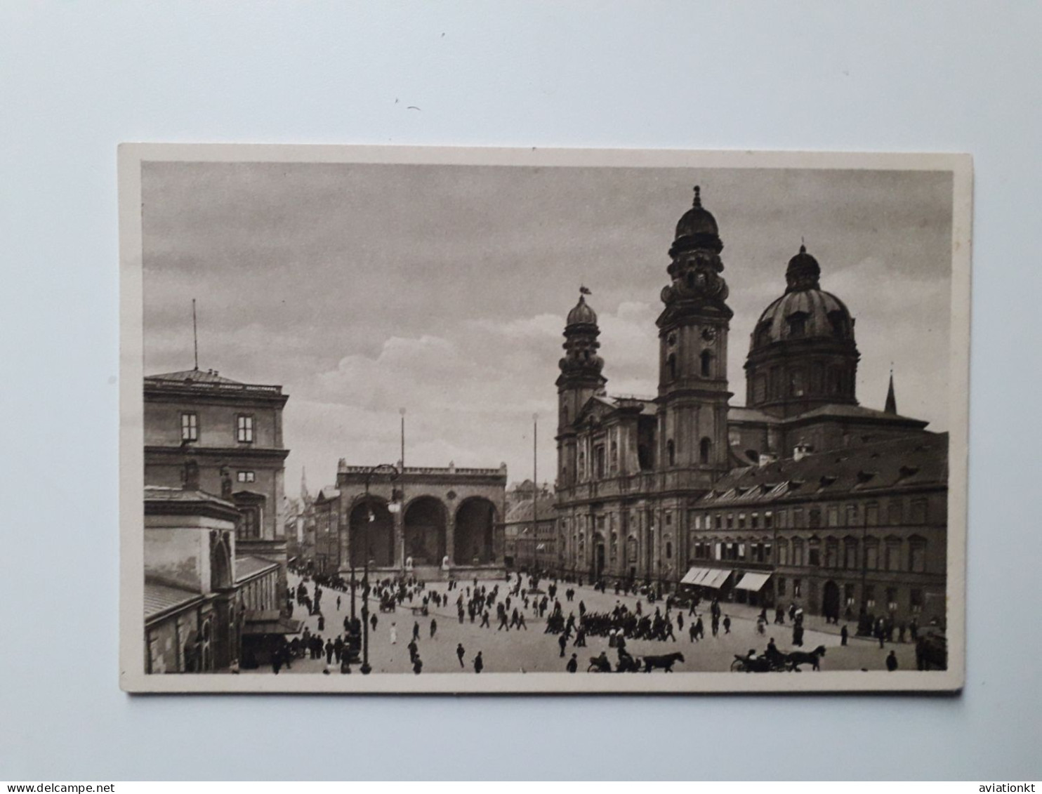 München, Feldherrnhalle Und Theatinerkirche - Muenchen