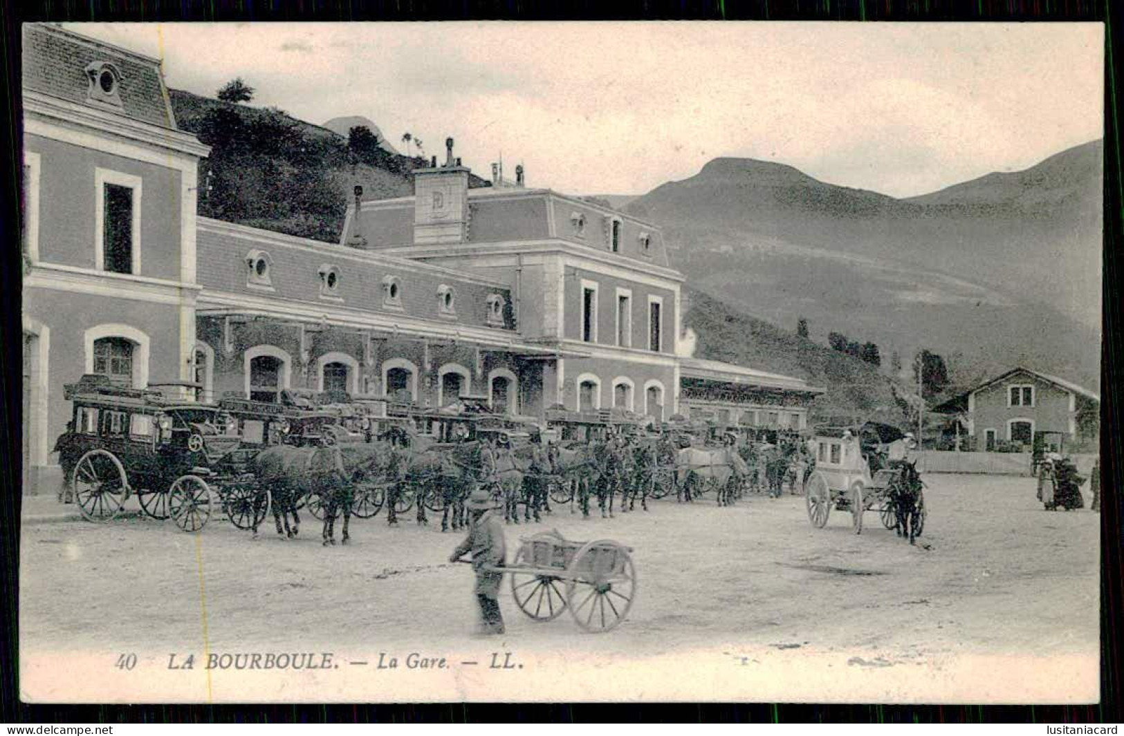 FRANCE - LA BOURBOULE - La Gare.( Ed. LL. Nº 40) Carte Postale - Bahnhöfe Ohne Züge