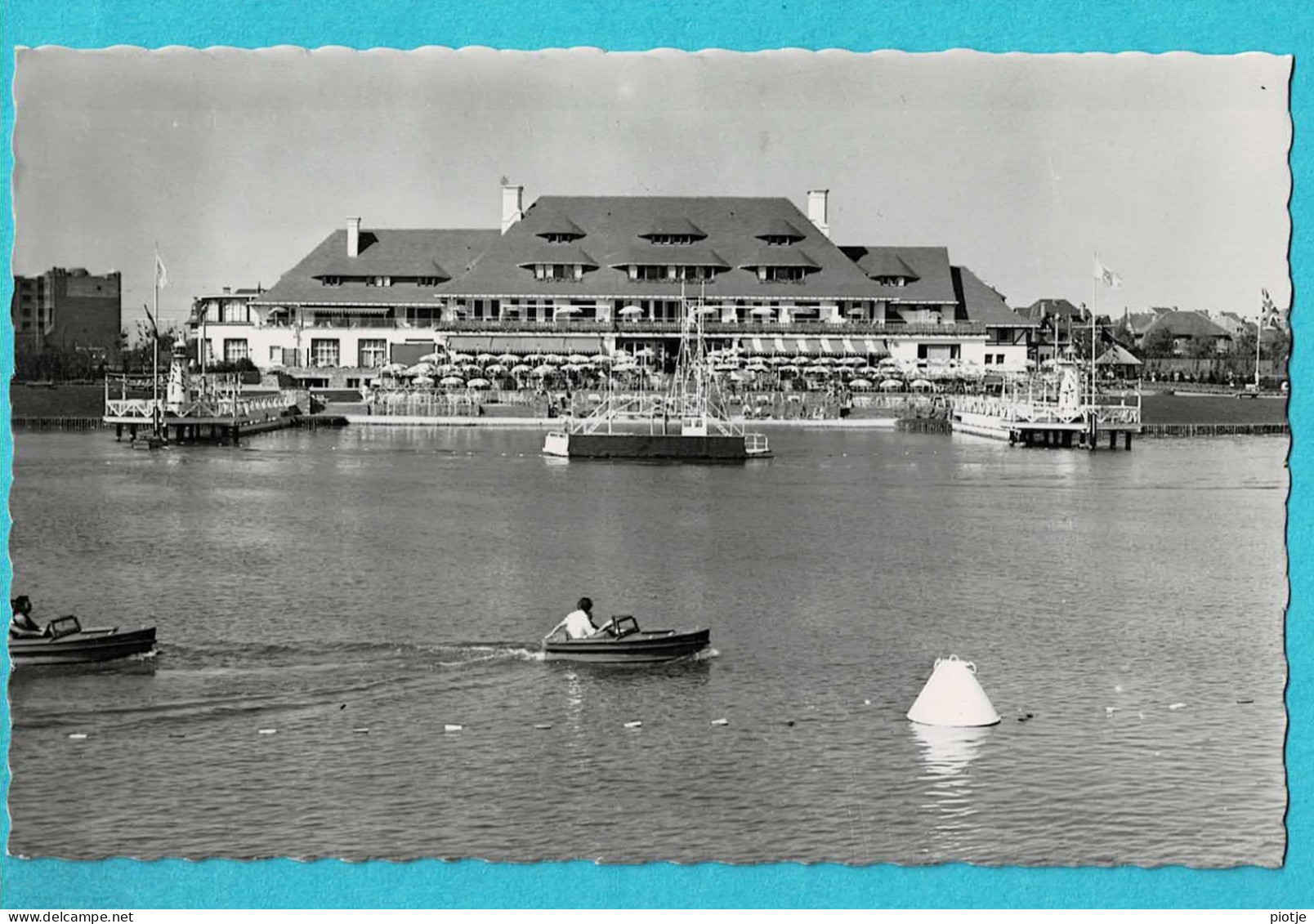 * Knokke - Knocke (Kust - Littoral) * (Fotoprim, Nr 211) Albert Plage, Hotel Restaurant La Réserve, étang, Bateau - Knokke