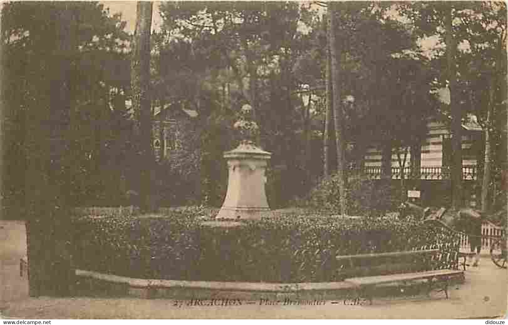 33 - Arcachon - Place Brémontier - Animée - Attelage De Chevaux - Correspondance - CPA - Voir Scans Recto-Verso - Arcachon