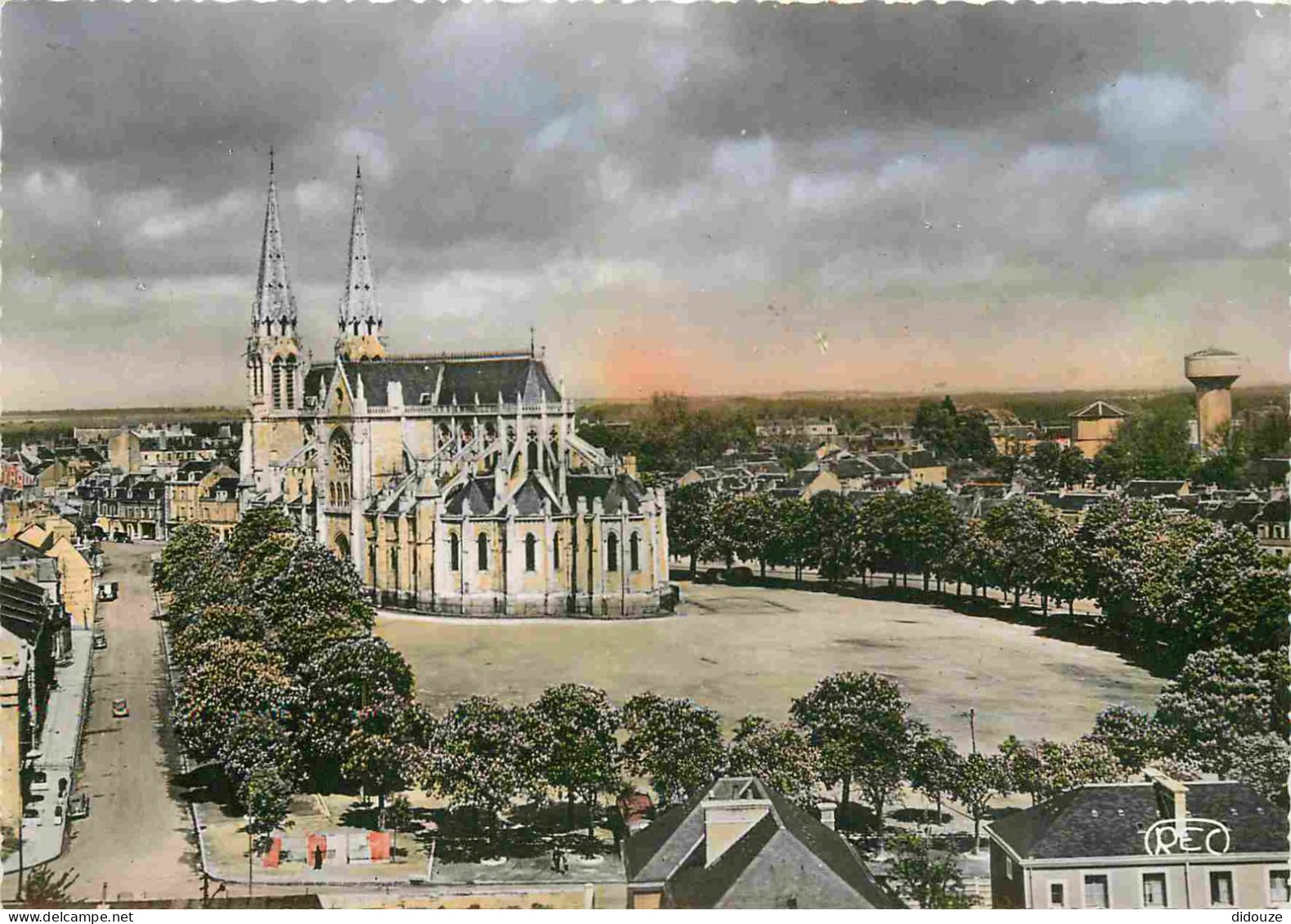 36 - Chateauroux - Place Voltaire - Mention Photographie Véritable - Carte Dentelée - CPSM Grand Format - Carte Neuve -  - Chateauroux