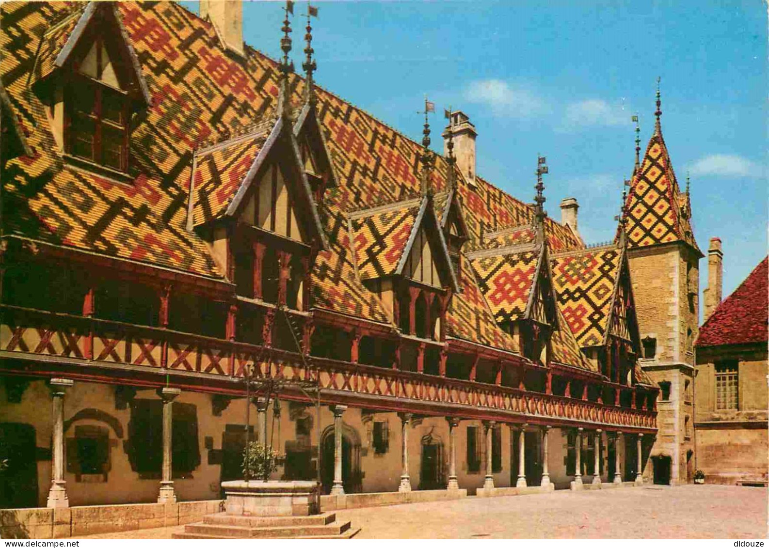 21 - Beaune - Hotel Dieu - La Cour D'honneur - CPM - Voir Scans Recto-Verso - Beaune