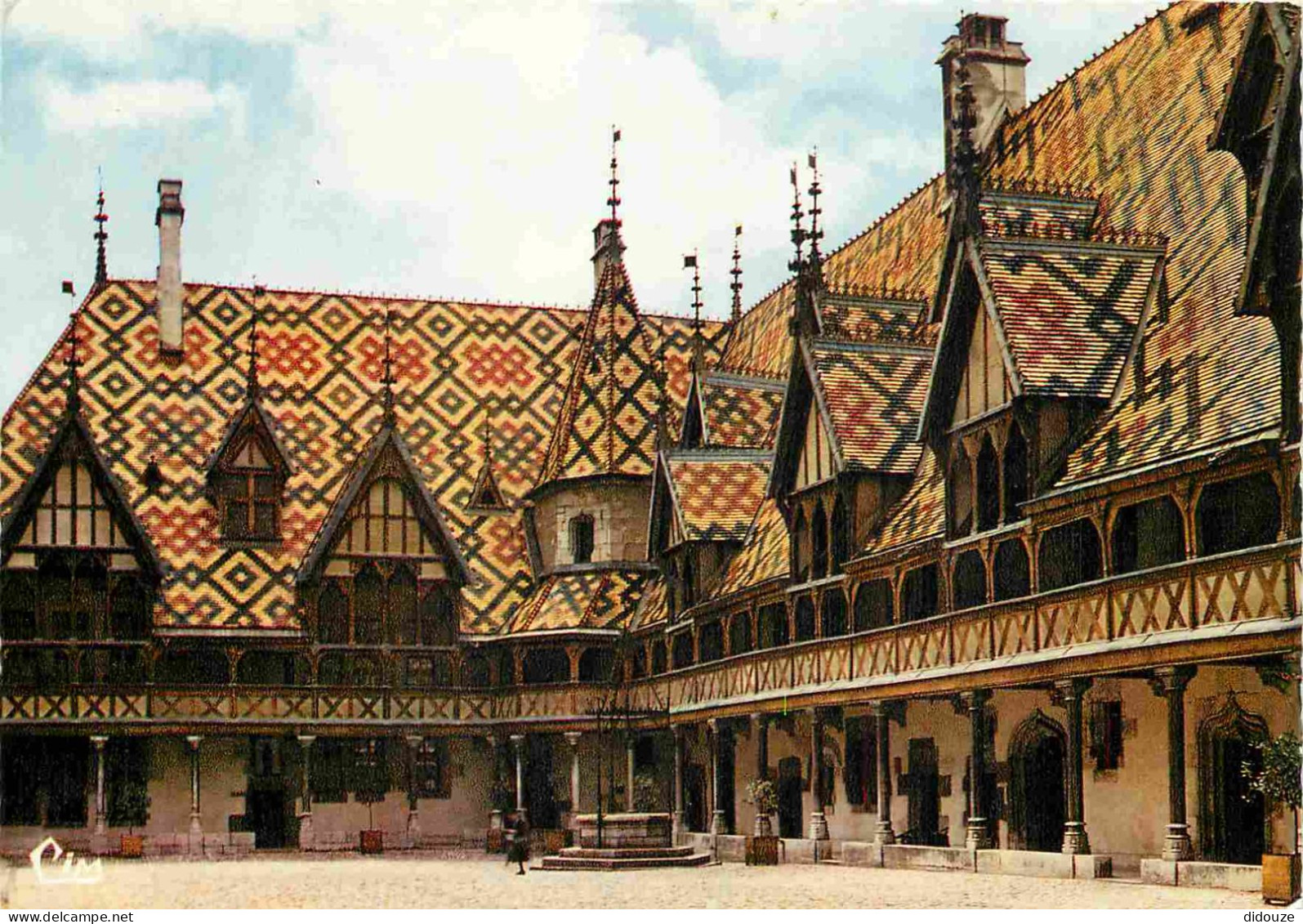 21 - Beaune - Hotel Dieu - La Cour D'honneur - Carte Dentelée - CPSM Grand Format - Voir Scans Recto-Verso - Beaune