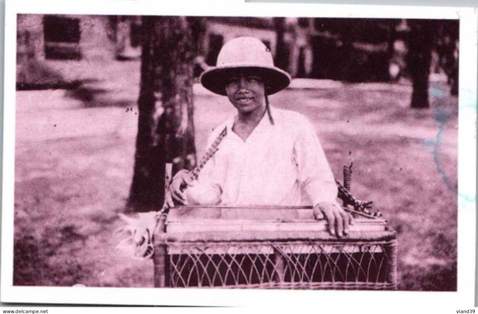 Saigon. -  Jeune Marchand De Gâteaux. -  Young Cake Seller   -  Post  1983 - Vietnam