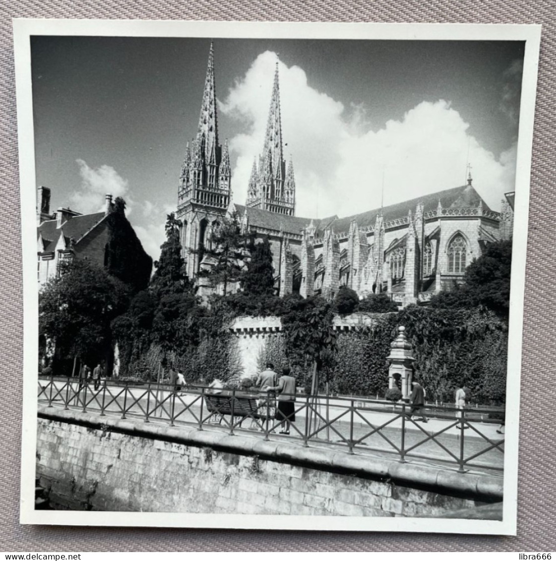 1956 - Photo Originale - QUIMPER (France) Cathédrale Saint-Corentin De Quimper - 12 X 12 Cm. - Orte