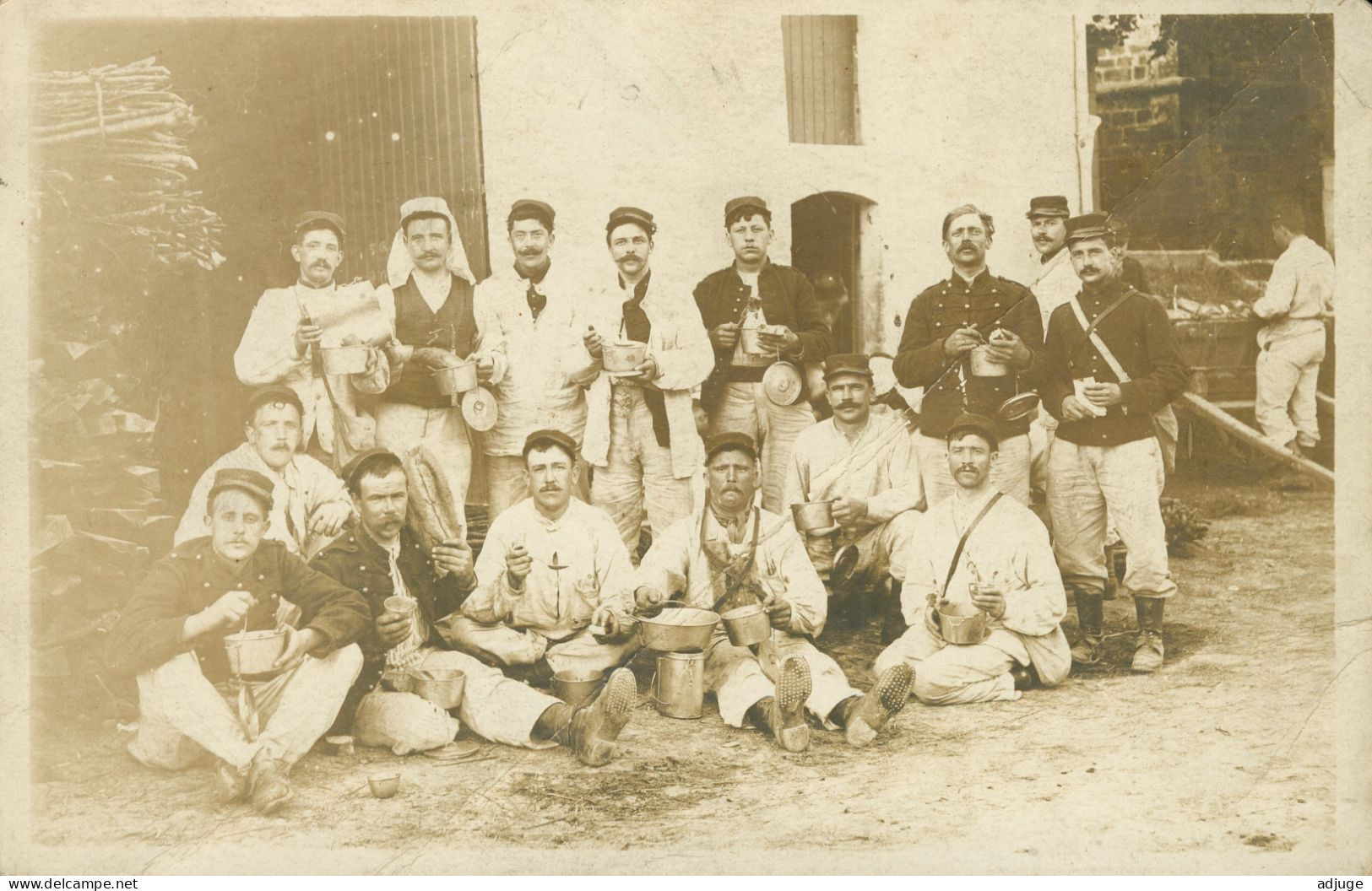 Carte Photo -Soldats Prisonniers  *2 Scans - Regiments