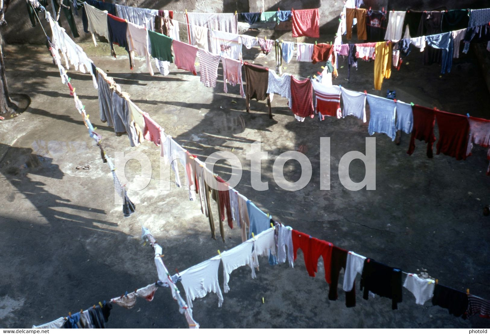 70s DRYING CLOTHES ROUPA ESTENDAL PORTUGAL PORTUGAL 35mm AMATEUR DIAPOSITIVE SLIDE Not PHOTO No FOTO NB3981 - Diapositives (slides)