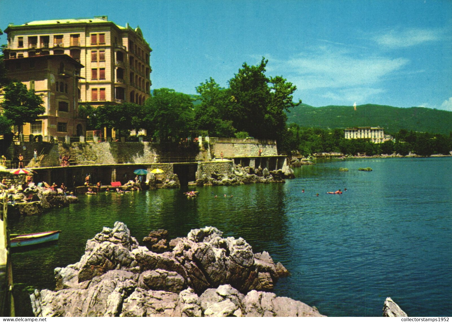 LOVRAN, HOTEL, ARCHITECTURE, BOAT, UMBRELLA, BEACH, CROATIA, POSTCARD - Croatie