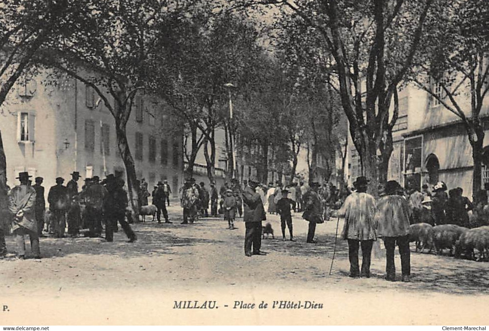 MILLAU : Place De L'hotel-dieu - Tres Bon Etat - Millau