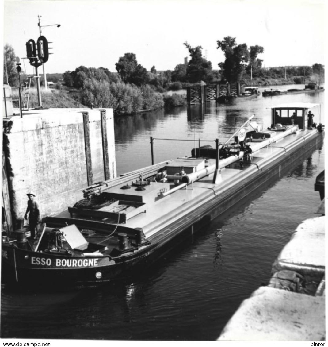 PENICHE - Auto Moteur Sur La Seine - Chiatte, Barconi