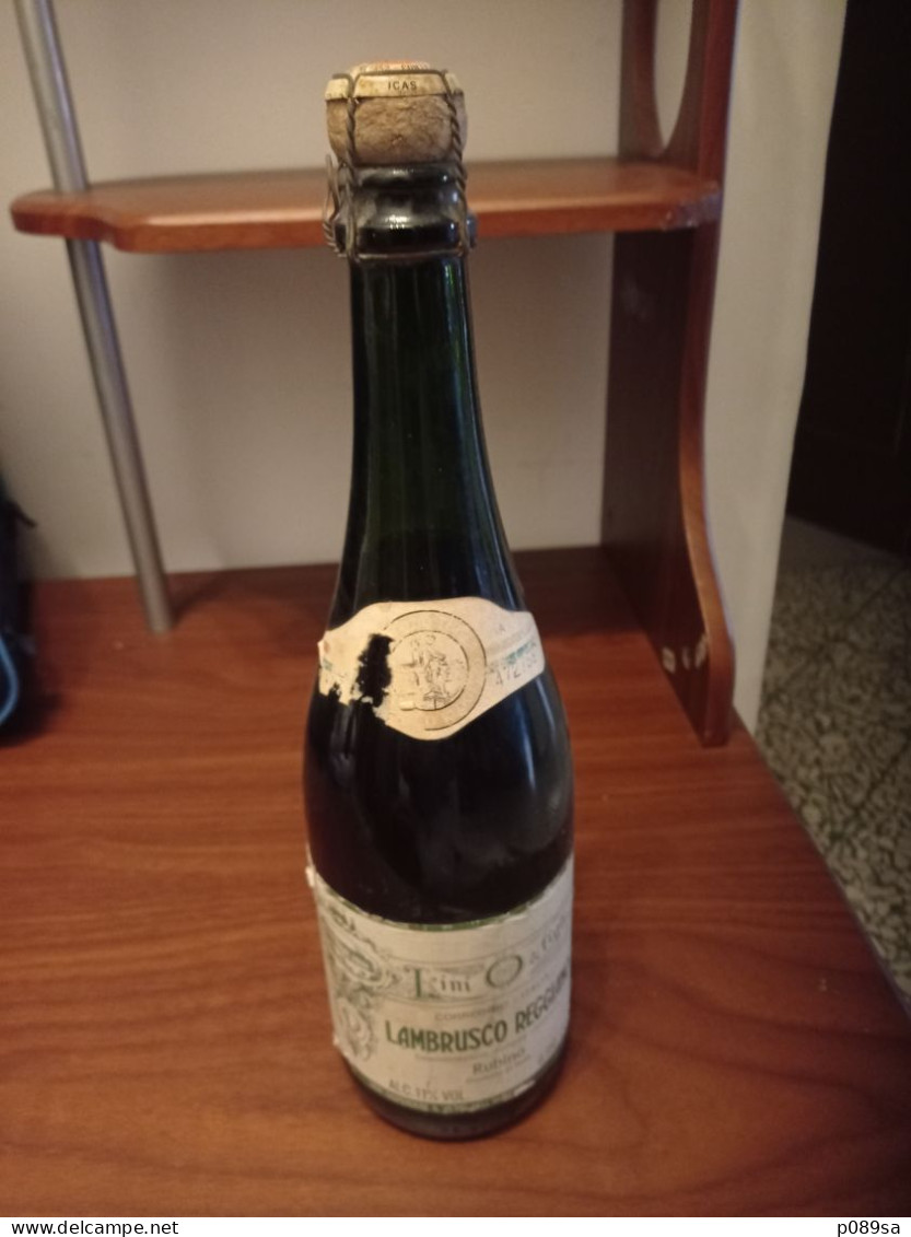 VINO LAMBRUSCO DI CORREGGIO DALLE CANTINE ORESTE LINI - 1982 - Vin