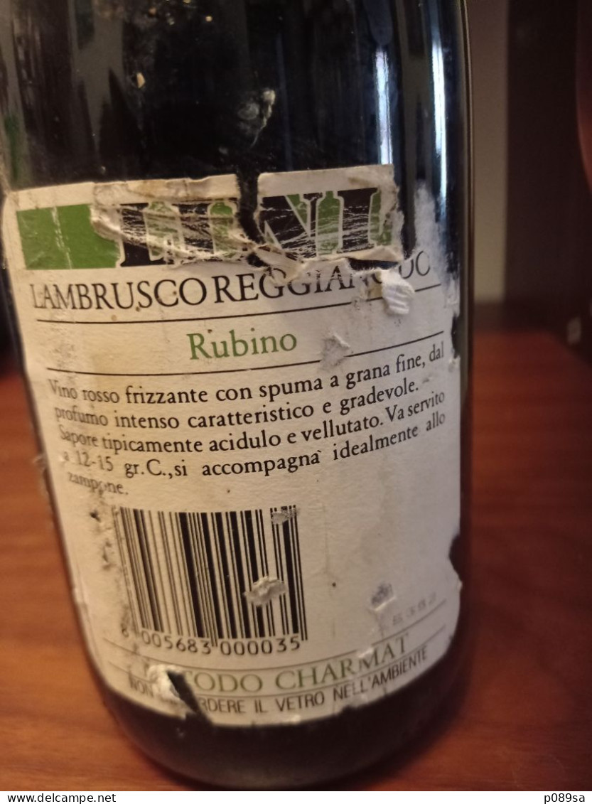 VINO LAMBRUSCO DI CORREGGIO DALLE CANTINE ORESTE LINI - 1982 - Wein