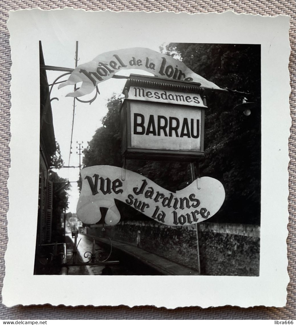 1956 - Photo Originale - GENNES-VAL-DE-LOIRE (France) Hôtel Mesdames BARRAU - 6,5 X 6 Cm. - Places
