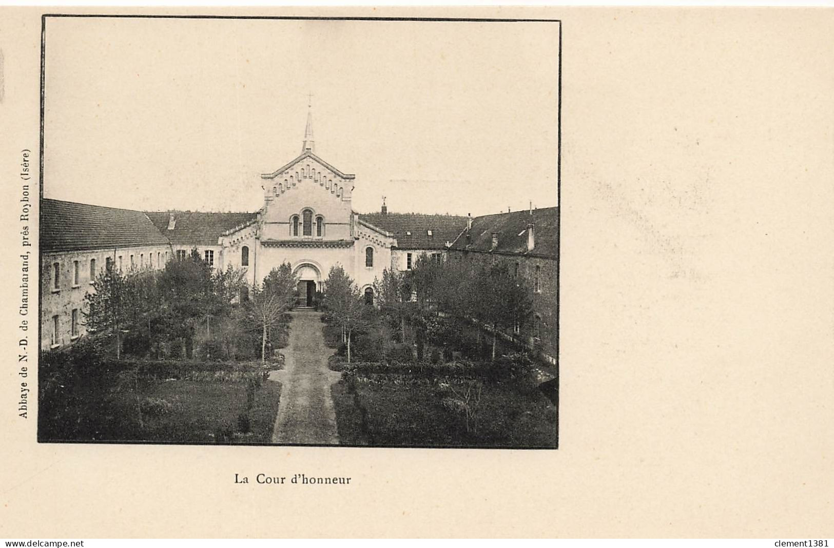 Roybon Abbaye Notre Dame De Chambarand La Cour D'honneur - Roybon