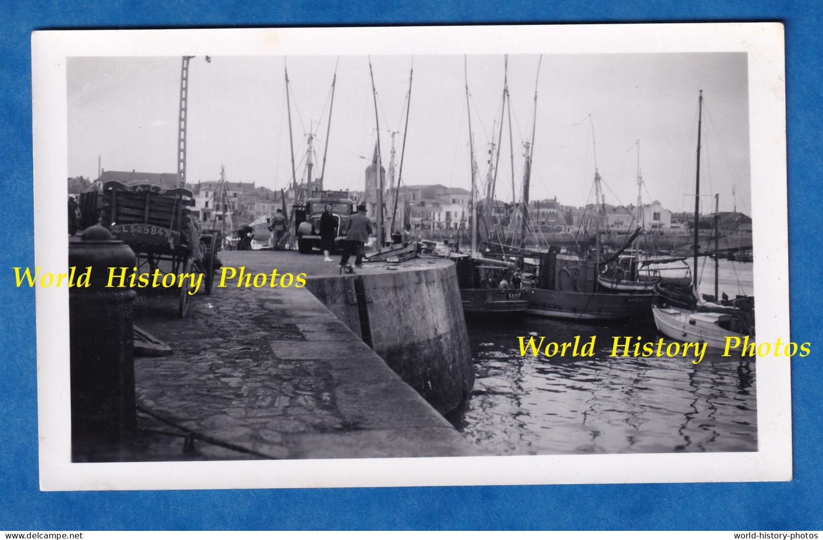 Photo Ancienne Snapshot - LES SABLES D' OLONNE - Bateau De Pêche Au Port - Camion Sur Le Quai - Attelage Pêcheur - Boats