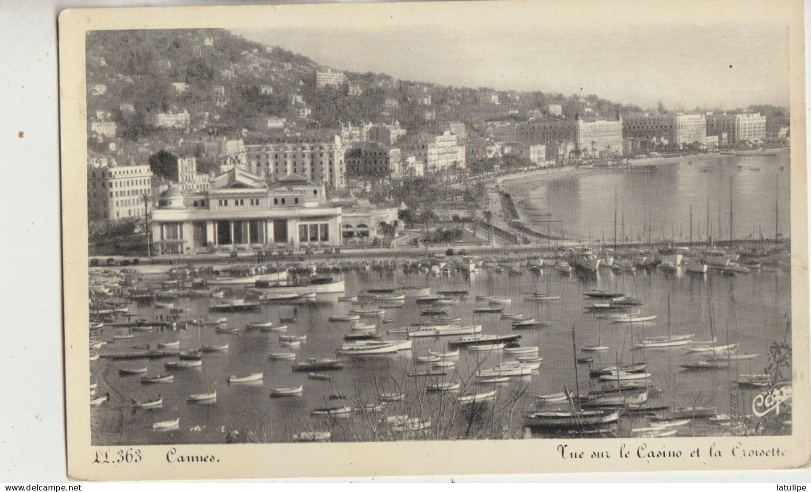 Cannes 06  Carte Glacée Circulée Timbrée  Vue Sur Le Casino Et La Croisette Et Port Tres Animée - Cannes