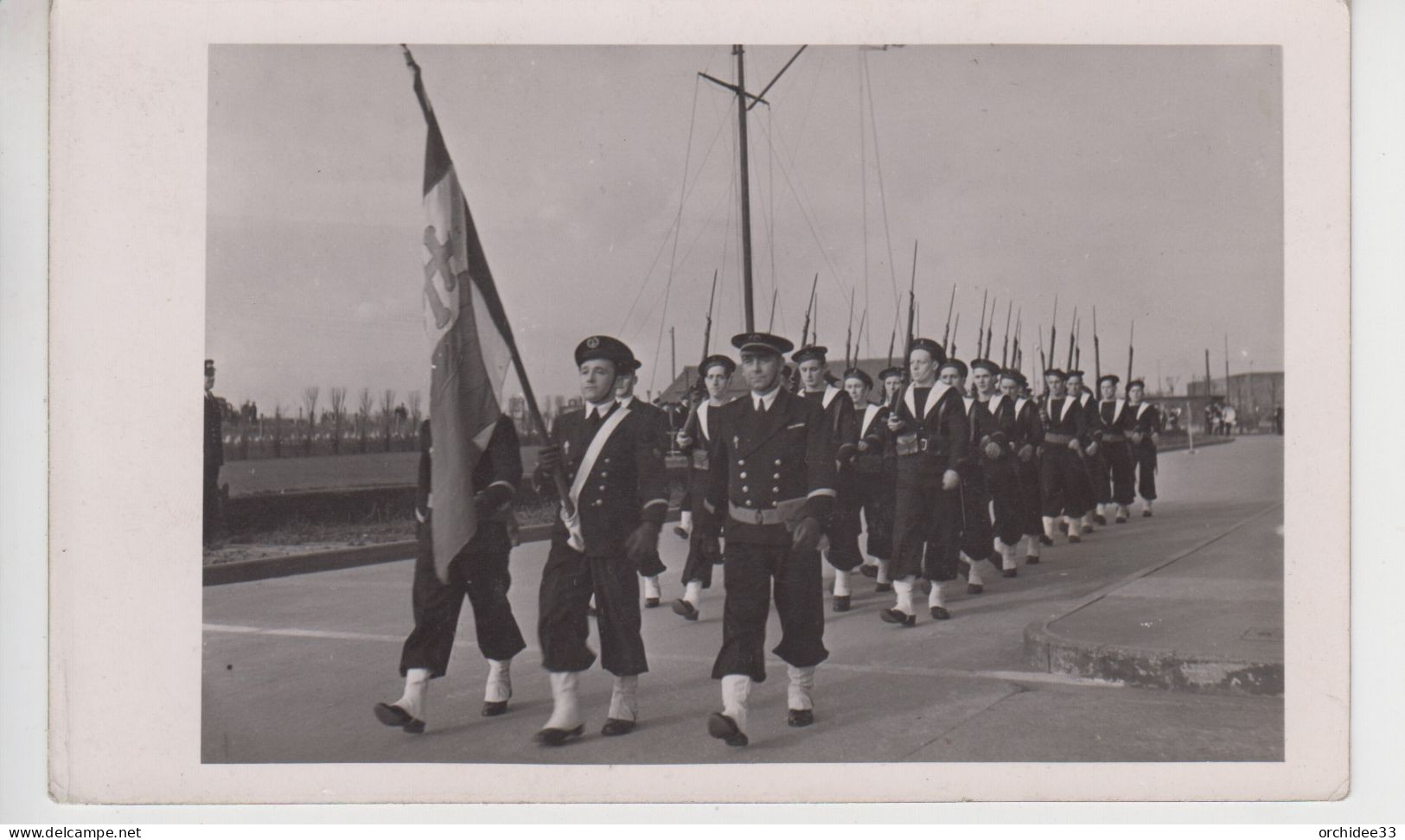 Photo Défilé Des Forces Navales Françaises Libres (avec Cachet Au Verso) HMS Royal Arthur 26/02/1943 - War, Military