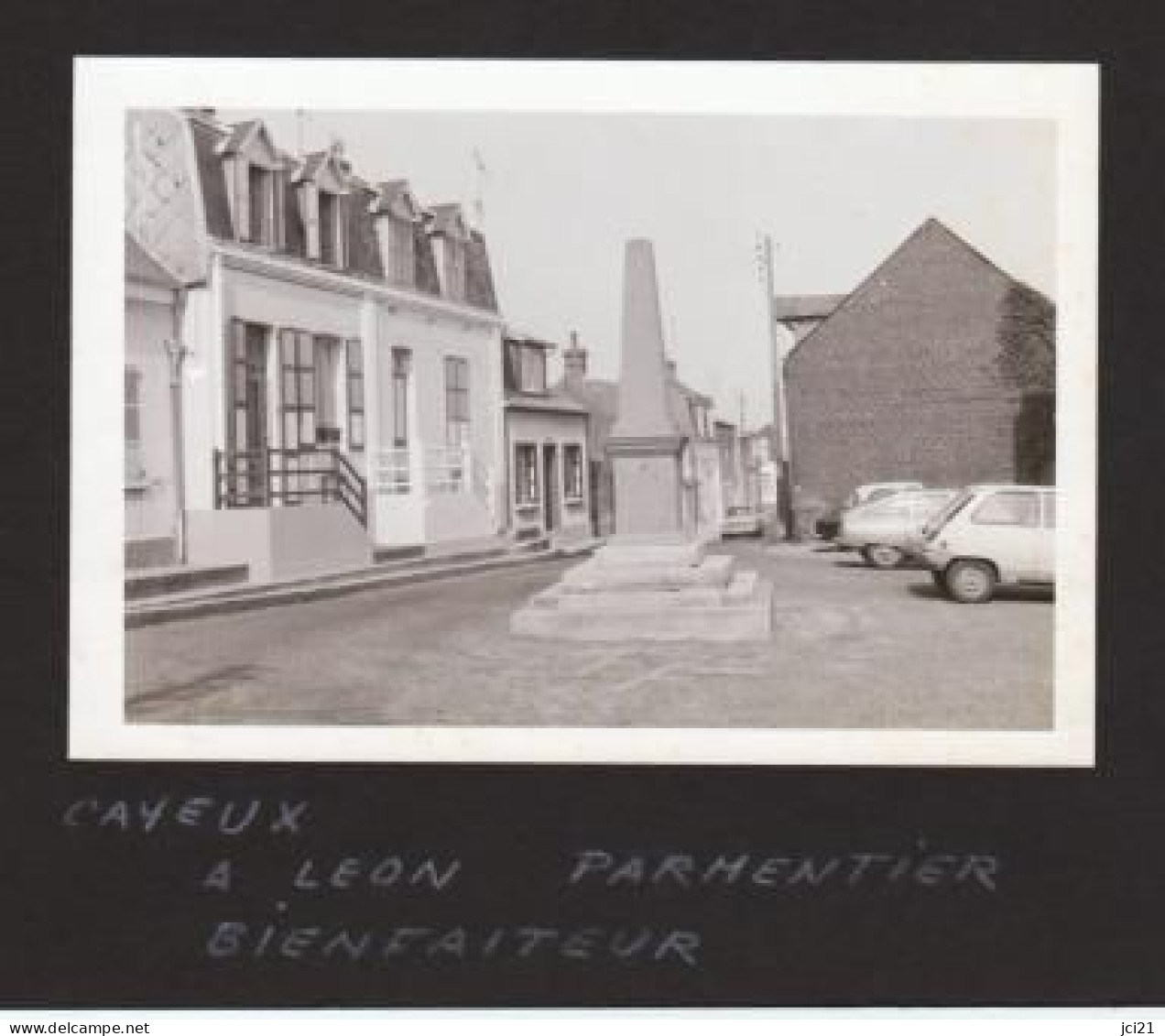 Photo Originale 80 SOMME " CAYEUX Monument Léon Parmentier " En 1975 (19)_PHOT212 - Anonymous Persons