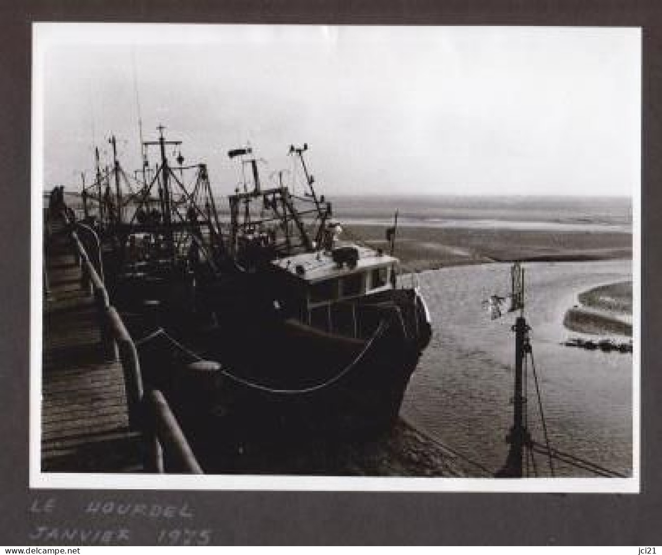 4 Photos Originales 80 SOMME - LE HOURDEL La Vente De Crevettes Février 1975 Et Flotille Boulogne _PHOT207a&b - Places