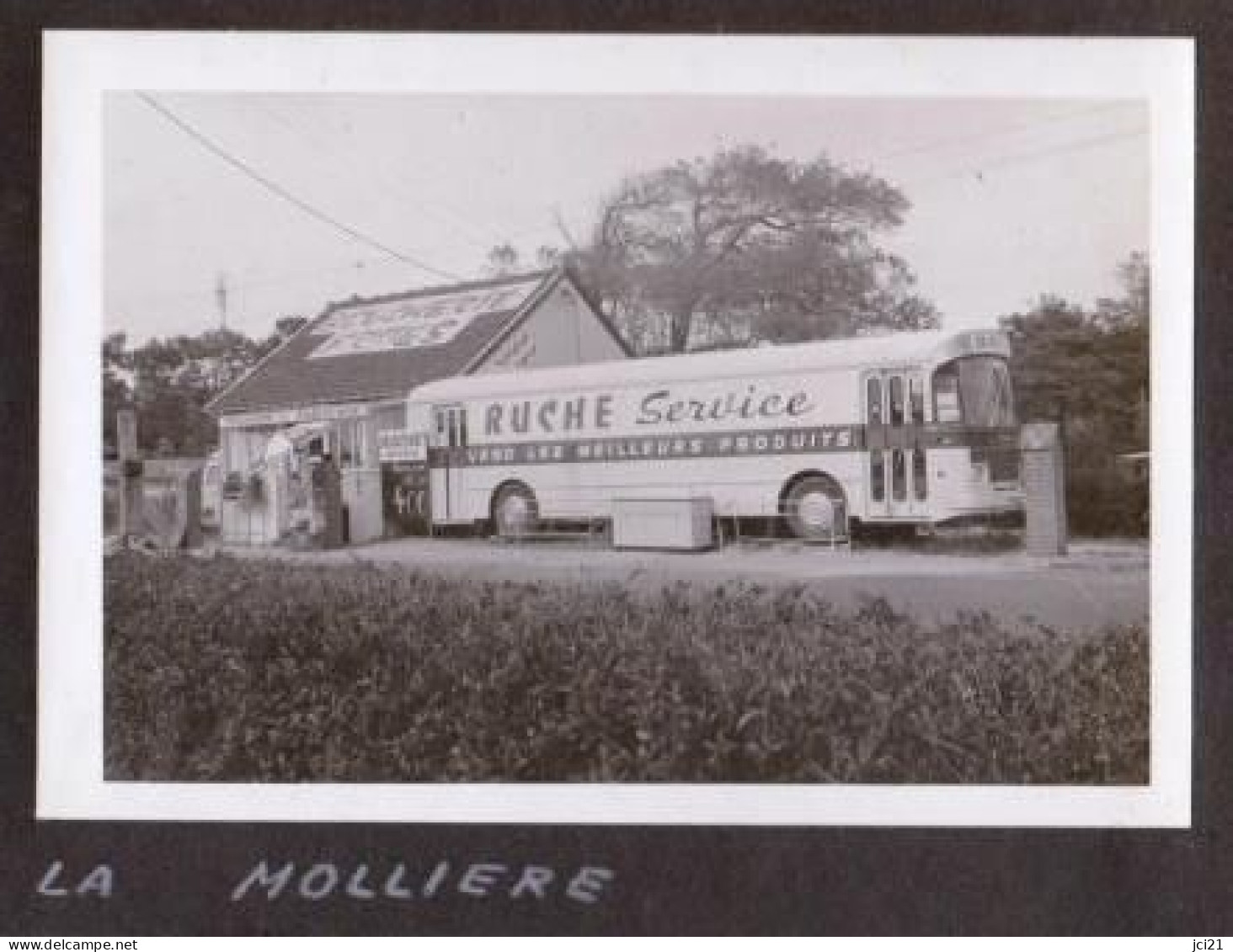 Photo Originale LA MOLLIERE Juin 1975 Car SAVIEM - RUCHE Service Boucherie Charcuterie Frites (2532) _PHOT087 - Autres & Non Classés