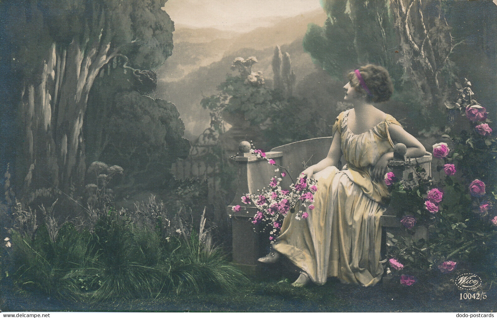 PC42930 Old Postcard. Woman In The Garden. B. Hopkins - Mundo